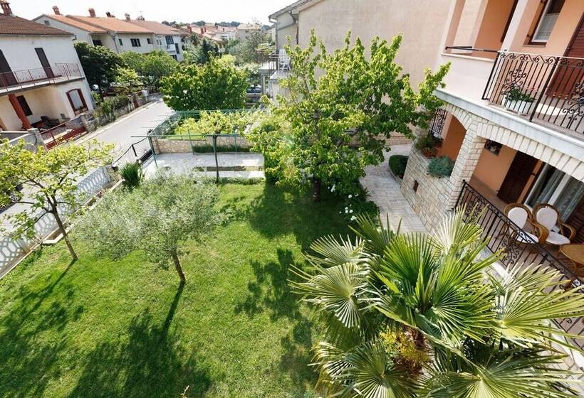 Villa Nina Apartments