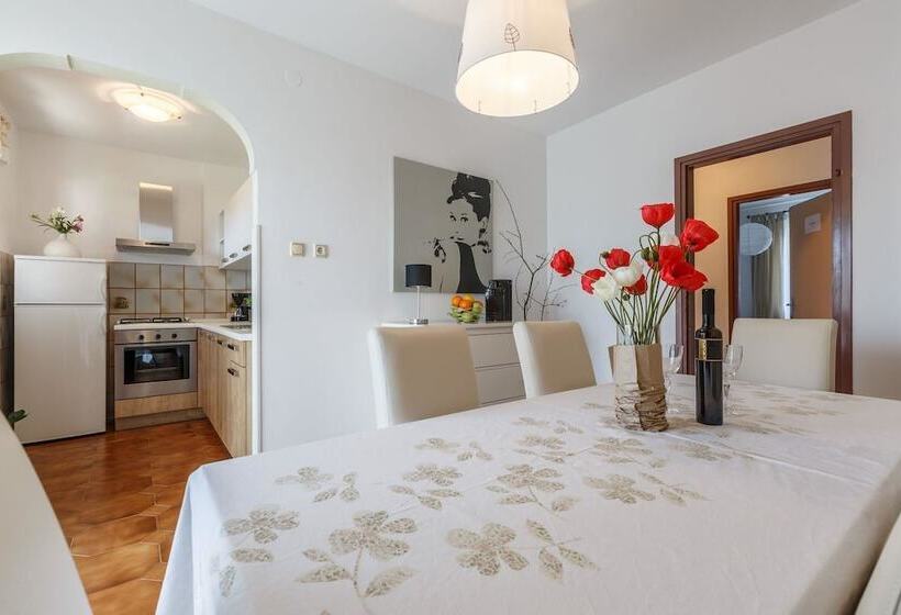 Villa Nina Apartments