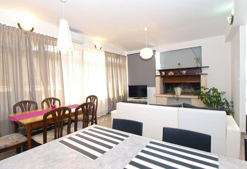 Apartments Mario 1401