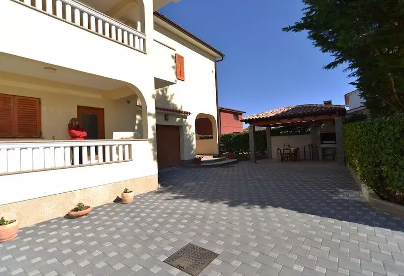 Apartments Denis 344