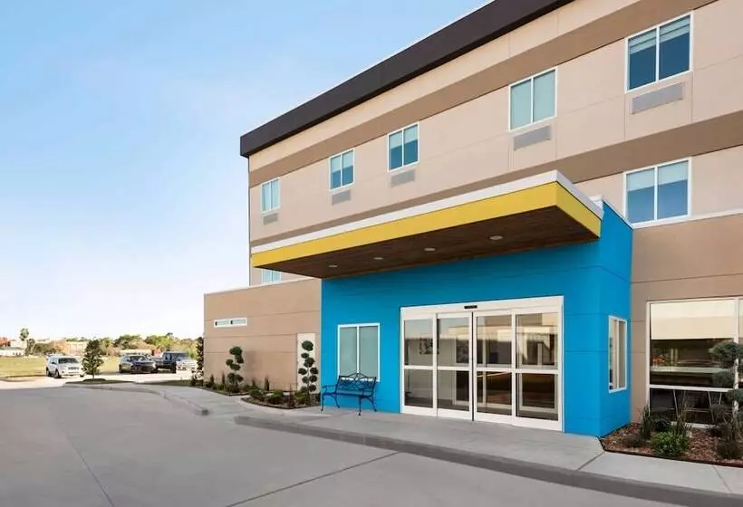 هتل Days Inn By Wyndham Beaumont West I10 Walden