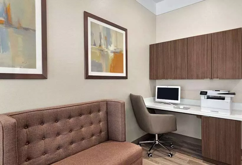 هتل Days Inn By Wyndham Beaumont West I10 Walden