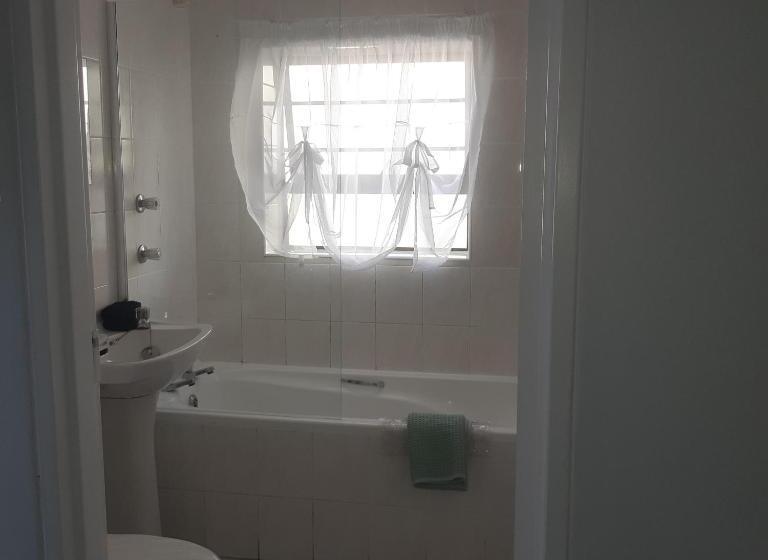 פנסיון Ocean View Guest House