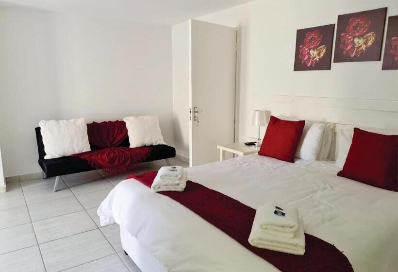 פנסיון Ocean View Guest House