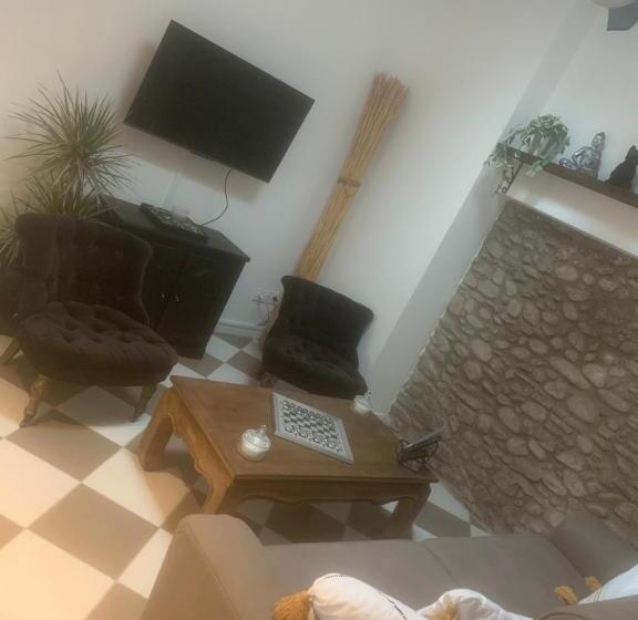 پانسیون Guesthouse La Villae