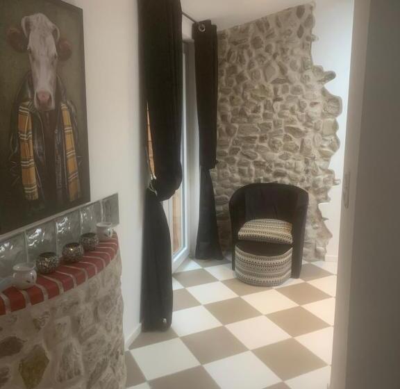 پانسیون Guesthouse La Villae