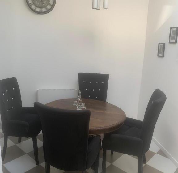 پانسیون Guesthouse La Villae