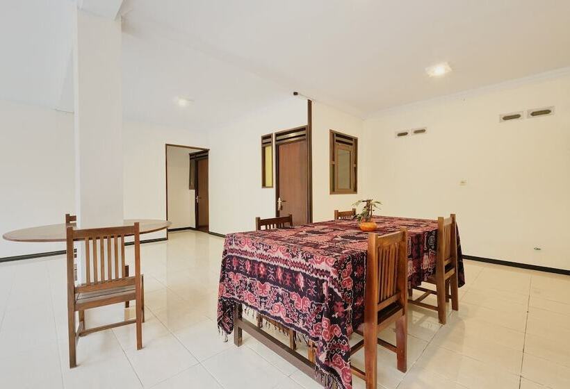 فندق Oyo 2519 Mayang Garini