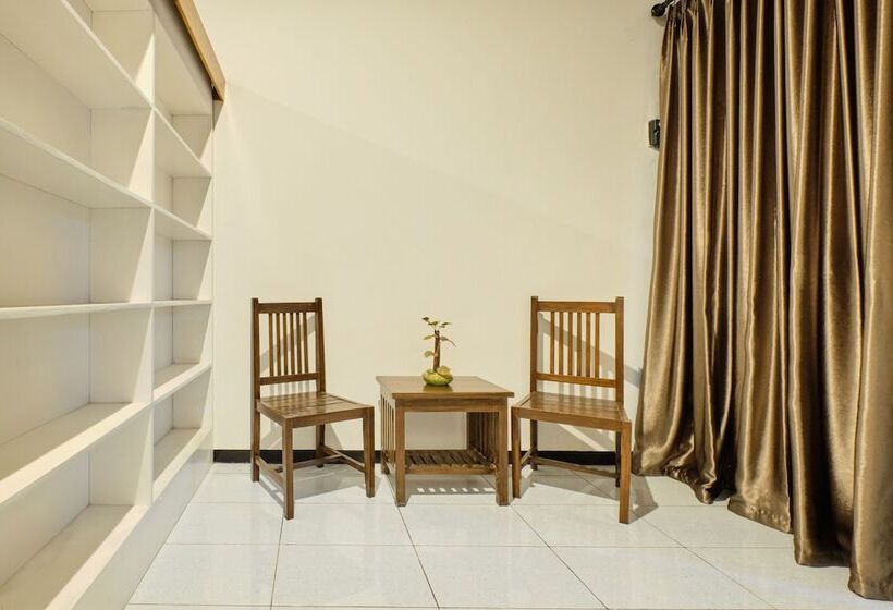 فندق Oyo 2519 Mayang Garini