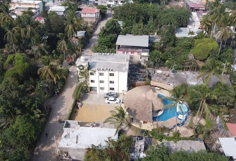 ホテル Ashly Loma Larga