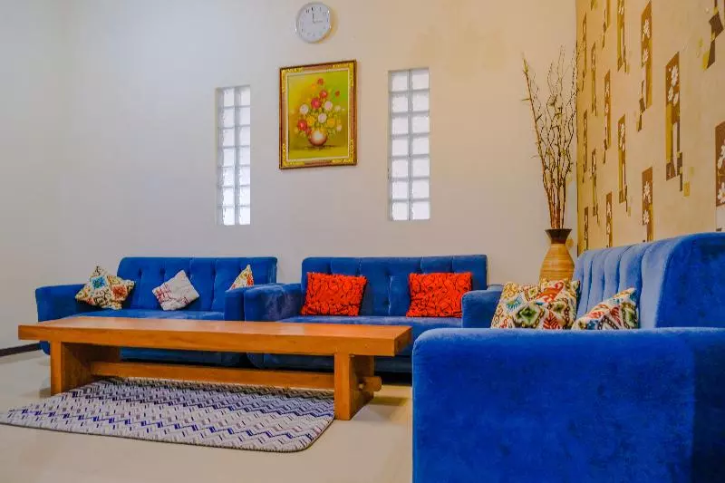 هتل Oyo 2376 Tiara Family Residence