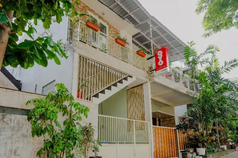هتل Oyo 2376 Tiara Family Residence