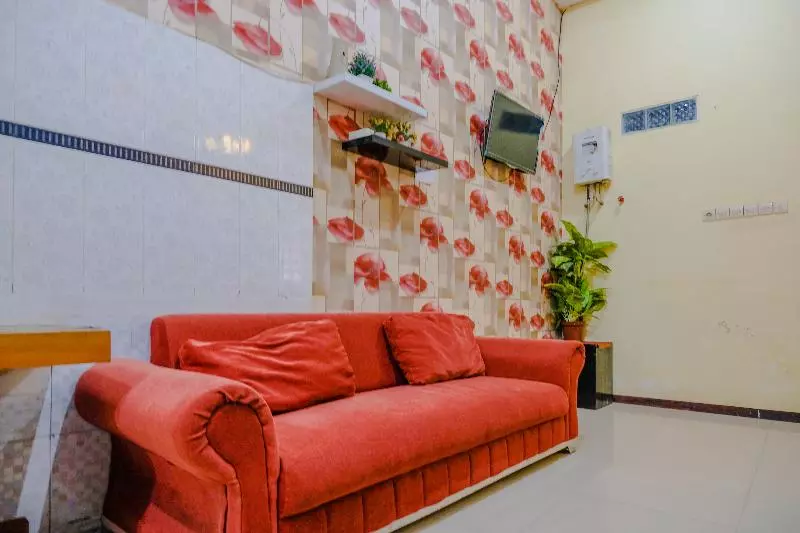 هتل Oyo 2376 Tiara Family Residence