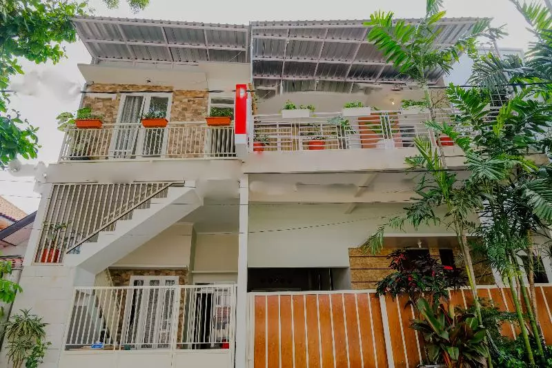 هتل Oyo 2376 Tiara Family Residence