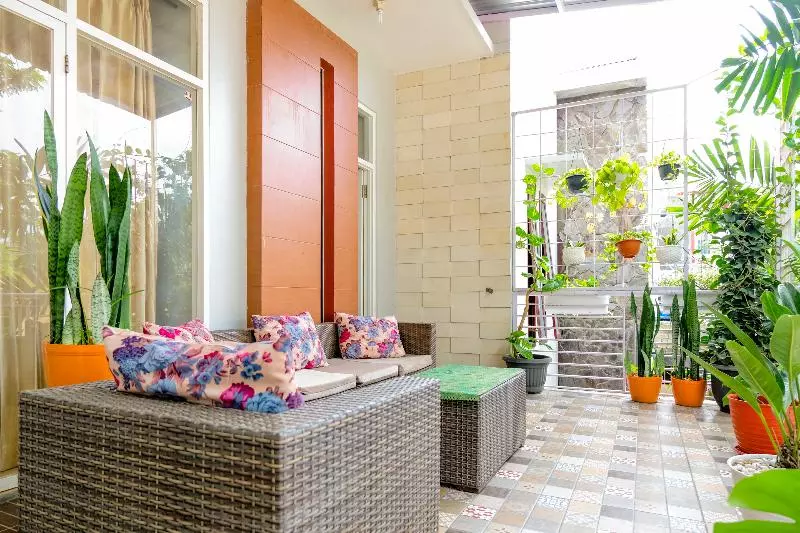هتل Oyo 2376 Tiara Family Residence