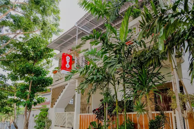 هتل Oyo 2376 Tiara Family Residence