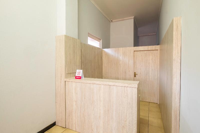 هتل Karins Guesthouse Syariah Redpartner