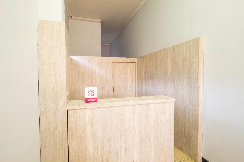 هتل Karins Guesthouse Syariah Redpartner