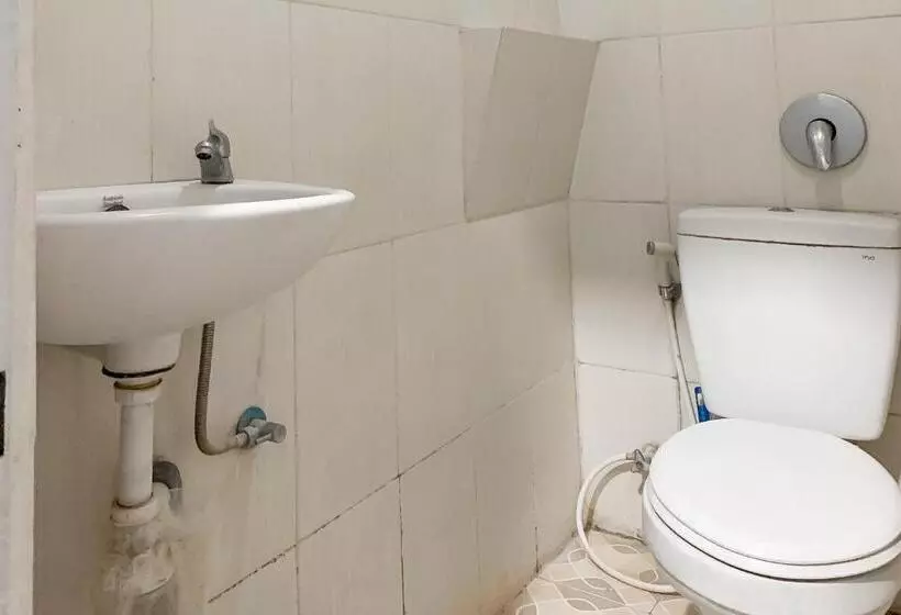 هتل Karins Guesthouse Syariah Redpartner