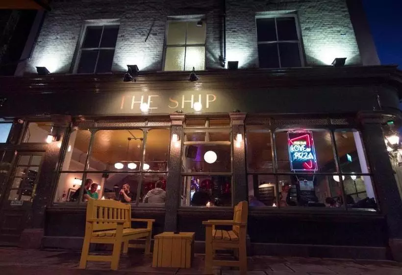 ホテル The Ship Rooms