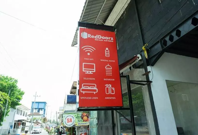 Majatalo Reddoorz Near Alun Alun Madiun