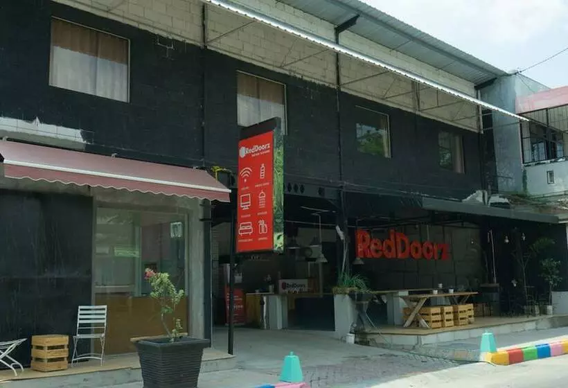 Majatalo Reddoorz Near Alun Alun Madiun