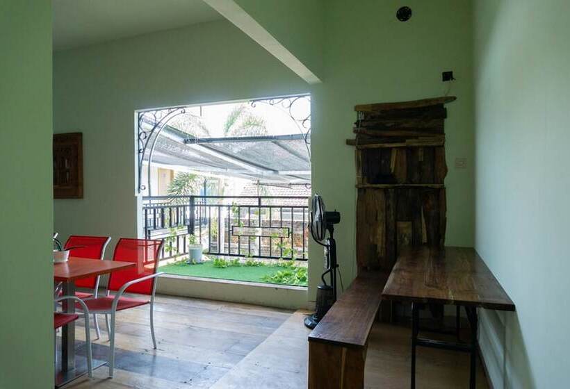 Pension Reddoorz Near Alun Alun Madiun