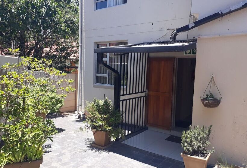 ベッドアンドブレックファースト Cyrildene Lodge