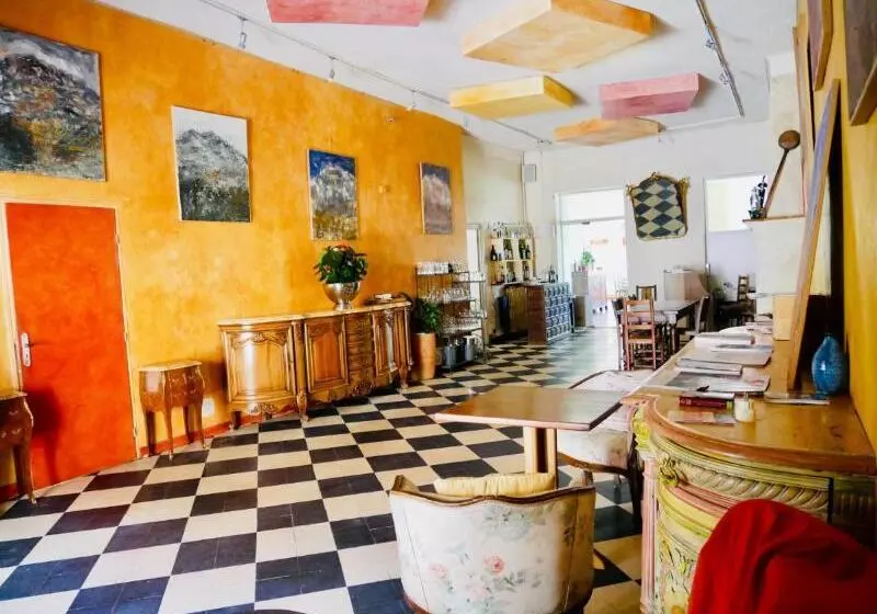 Logis Hotel Restaurant Le Grand Puech