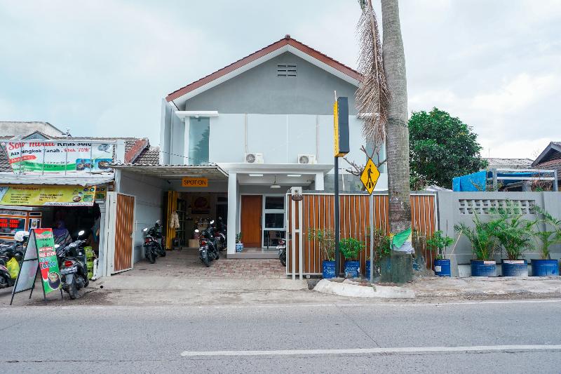 Hotell Oyo 2279 Rumah Teteh