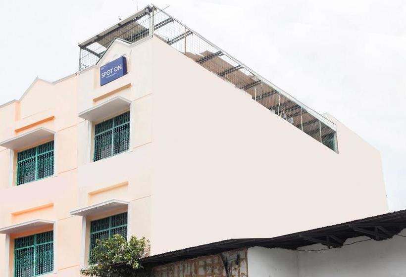 ホテル Spot On 2373 Executive Inn 2