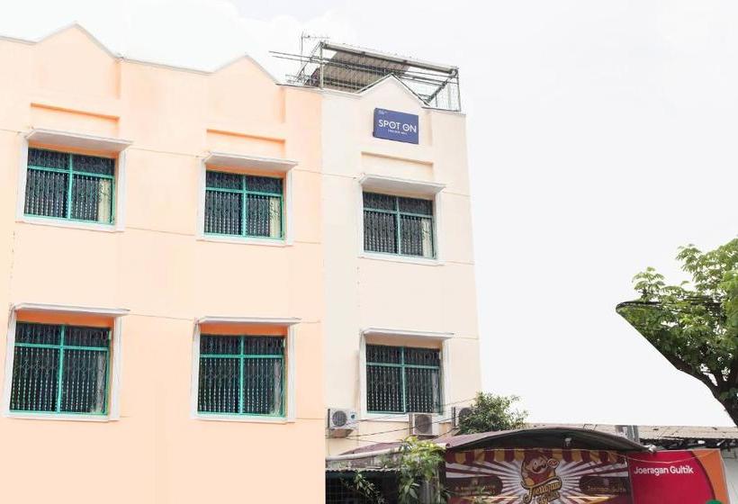 ホテル Spot On 2373 Executive Inn 2