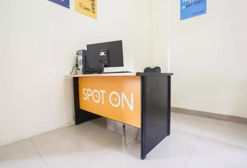 ホテル Spot On 2373 Executive Inn 2