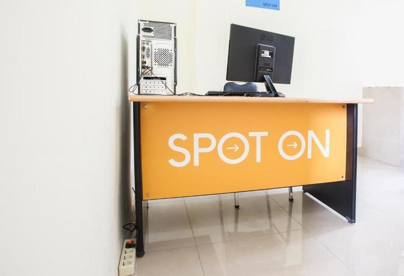 ホテル Spot On 2373 Executive Inn 2