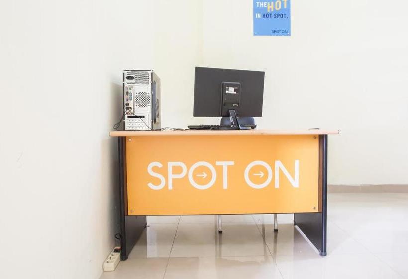 ホテル Spot On 2373 Executive Inn 2