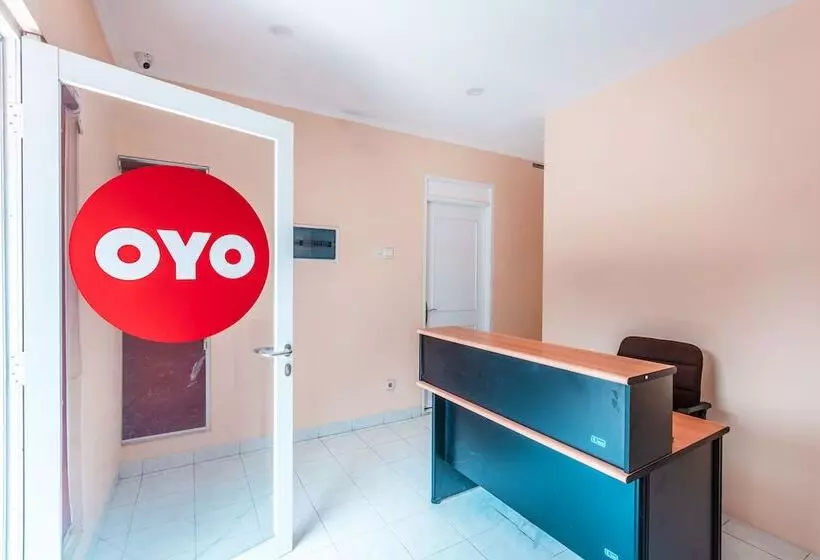 ホテル Reddoorz @ Pavilion Residence Cikarang