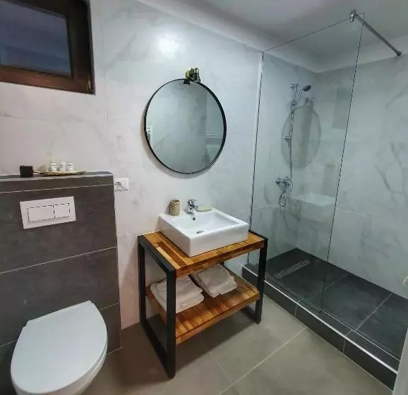 پانسیون Vily Luxury Rooms