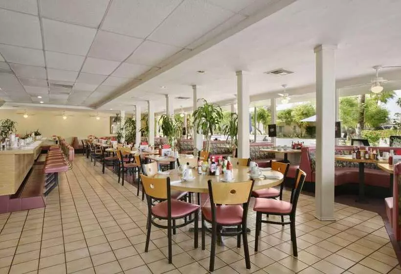 酒店 Days Inn By Wyndham Palm Springs