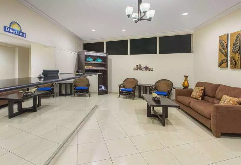 酒店 Days Inn By Wyndham Palm Springs