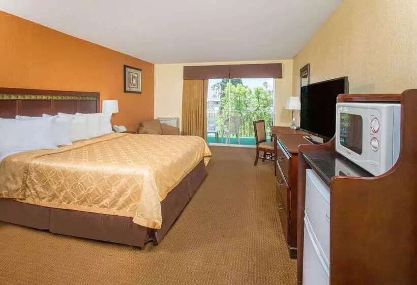 酒店 Days Inn By Wyndham Palm Springs