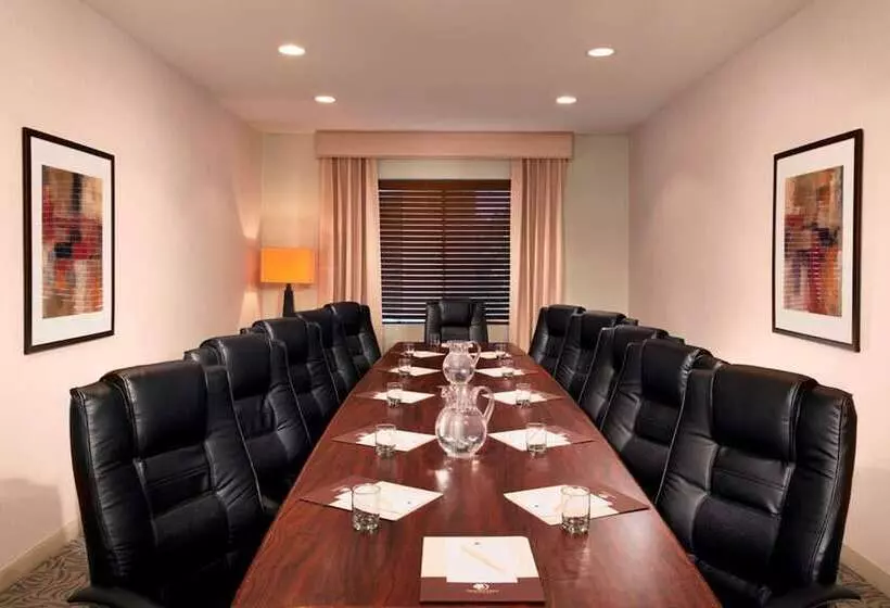 Doubletree By Hilton Hotel Vancouver