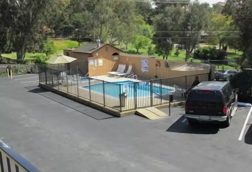 Отель Escondido Lodge