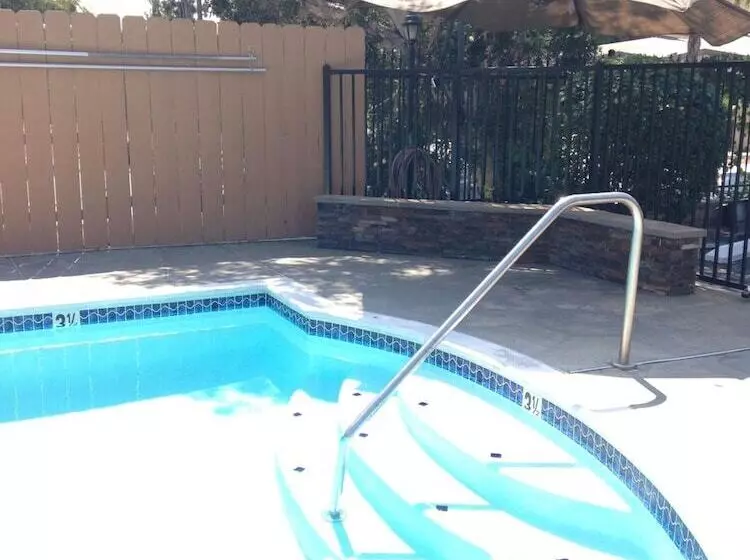 Отель Escondido Lodge