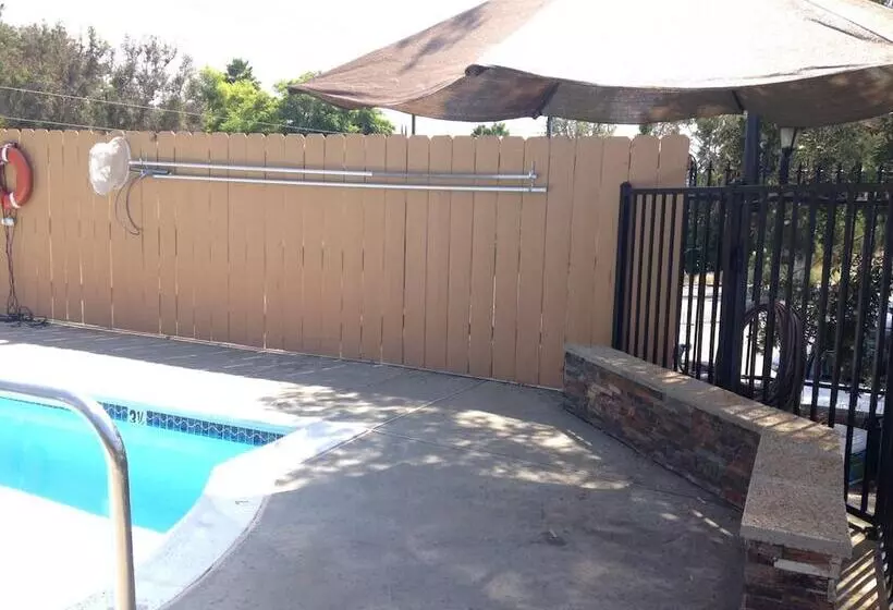 Отель Escondido Lodge