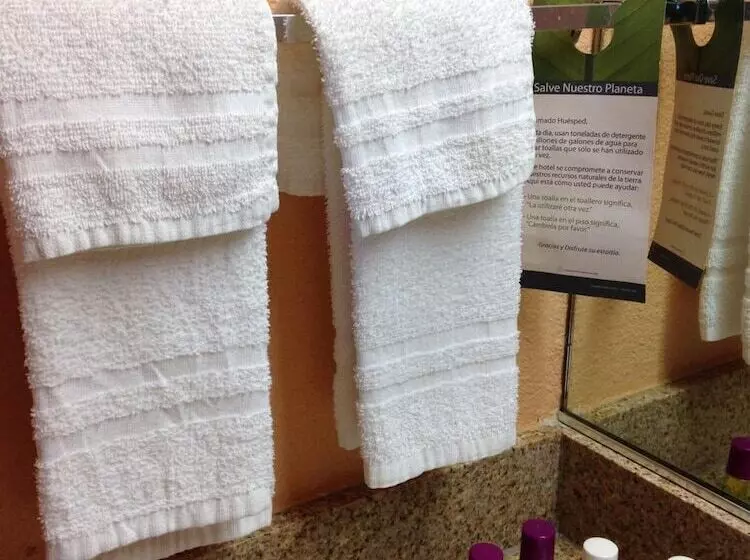 Отель Escondido Lodge