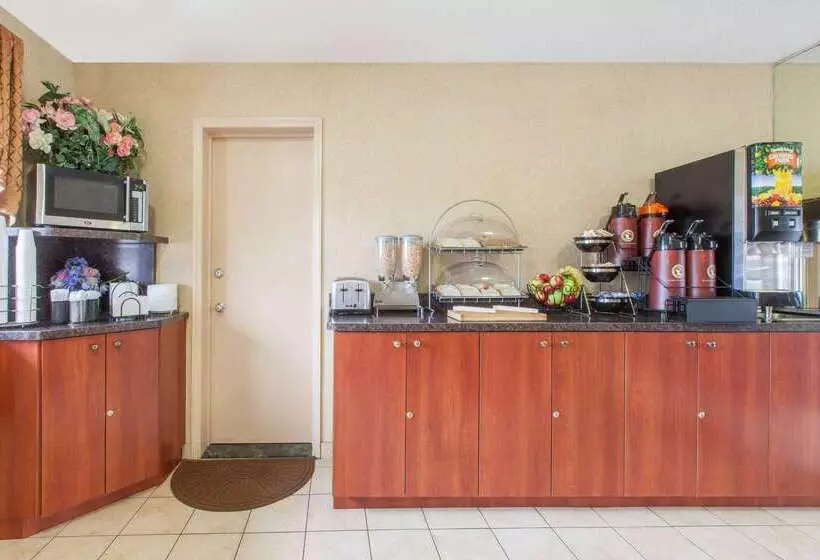 Отель Knights Inn South Amboy