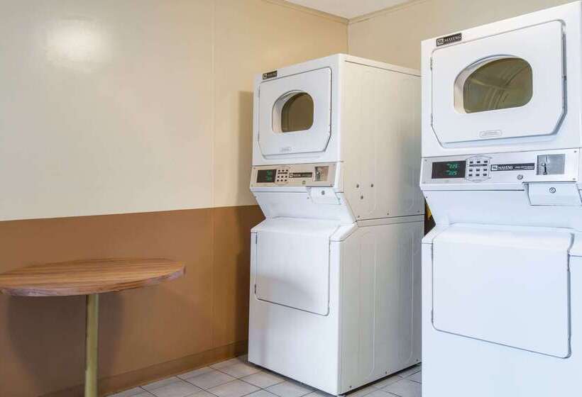 בית מלון כפרי Knights Inn South Amboy