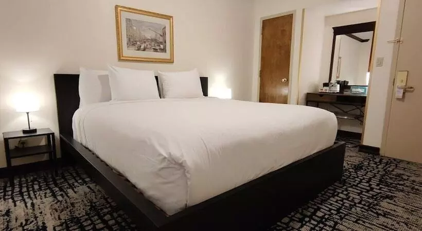 Night Hotel Broadway