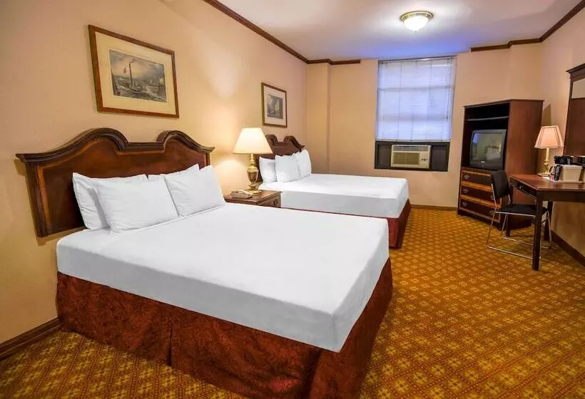 Night Hotel Broadway