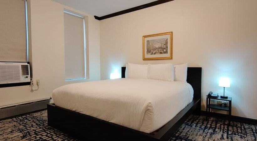 Night Hotel Broadway